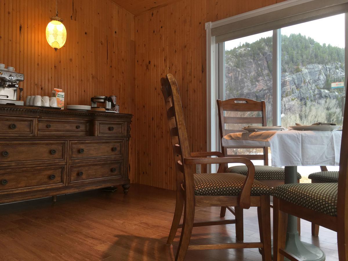 La Chouette Viree Bed and Breakfast Grandes-Bergeronnes Exteriör bild