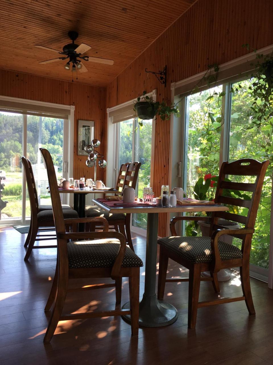La Chouette Viree Bed and Breakfast Grandes-Bergeronnes Exteriör bild